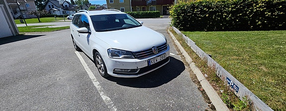 Volkswagen Passat 2 of 5