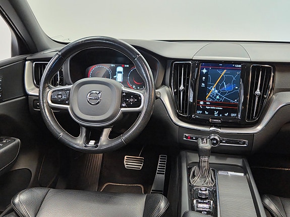 Volvo XC60 10 of 28