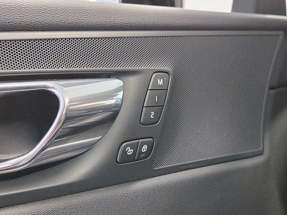Volvo XC60 11 of 28