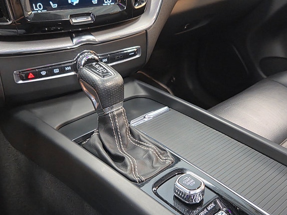 Volvo XC60 15 of 28