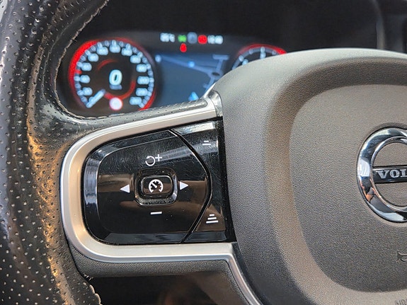 Volvo XC60 12 of 28