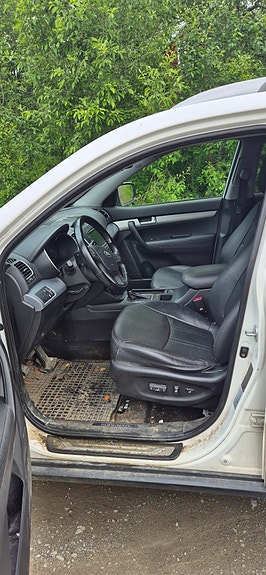 Kia Sorento 2 of 5