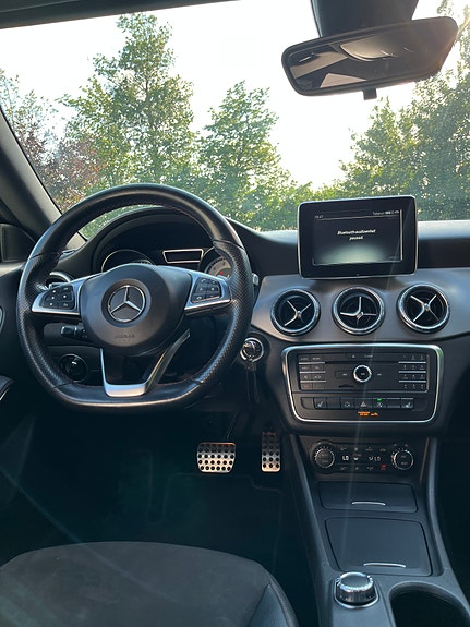 Mercedes-Benz CLA250 15 of 23