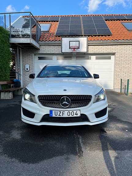 Mercedes-Benz CLA250 2 of 5