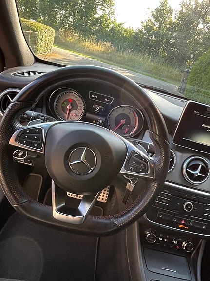 Mercedes-Benz CLA250 18 of 23