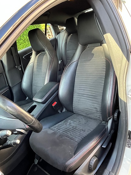 Mercedes-Benz CLA250 16 of 23