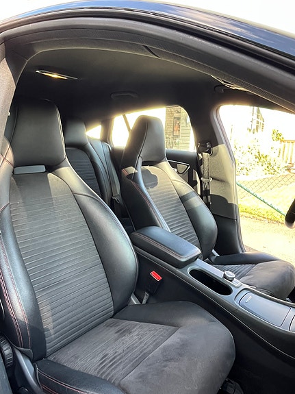 Mercedes-Benz CLA250 12 of 23