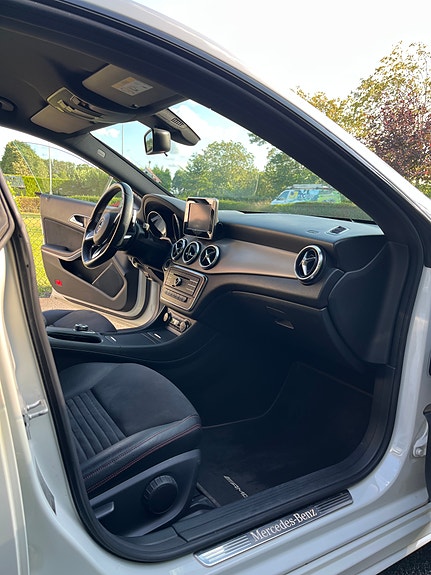 Mercedes-Benz CLA250 21 of 23