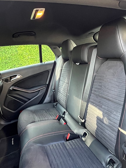 Mercedes-Benz CLA250 17 of 23