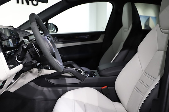 Porsche Cayenne 19 of 23
