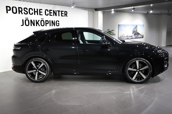 Porsche Cayenne 4 of 5