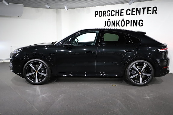 Porsche Cayenne 2 of 5