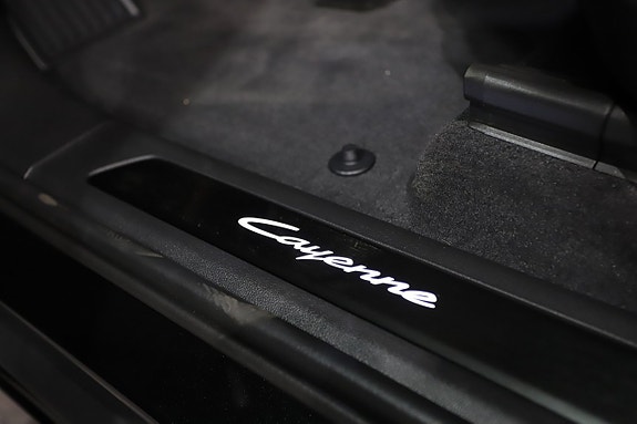 Porsche Cayenne 17 of 23