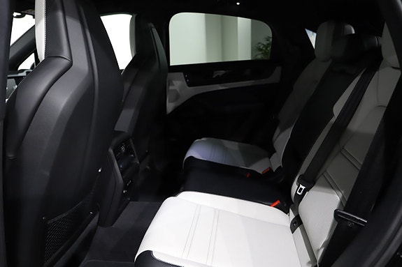 Porsche Cayenne 21 of 23