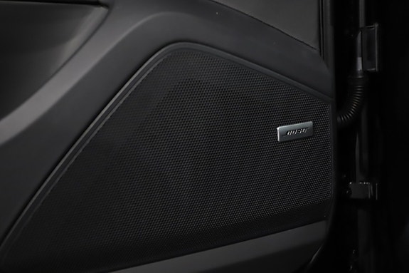 Porsche Cayenne 16 of 23