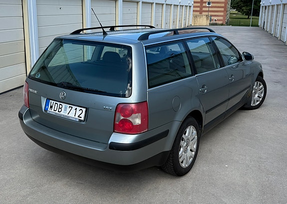 Volkswagen Passat 3 of 8