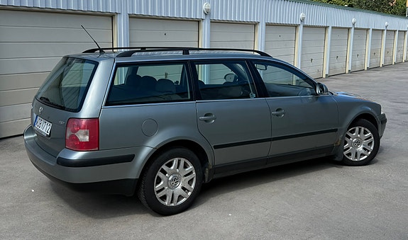 Volkswagen Passat 4 of 8