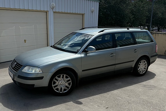 Volkswagen Passat 2 of 8
