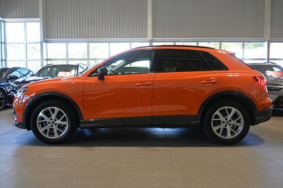 Audi Q3 2 of 5