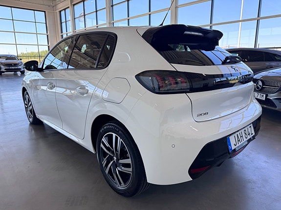 Peugeot 208 3 of 17