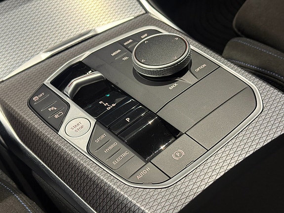 BMW 330e 16 of 19