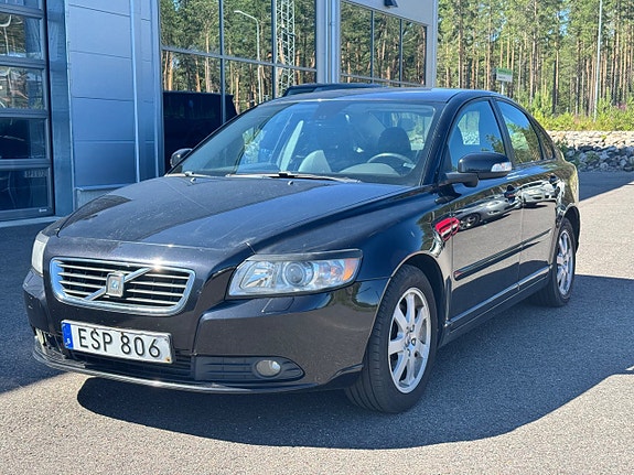 Volvo S40 2 of 5