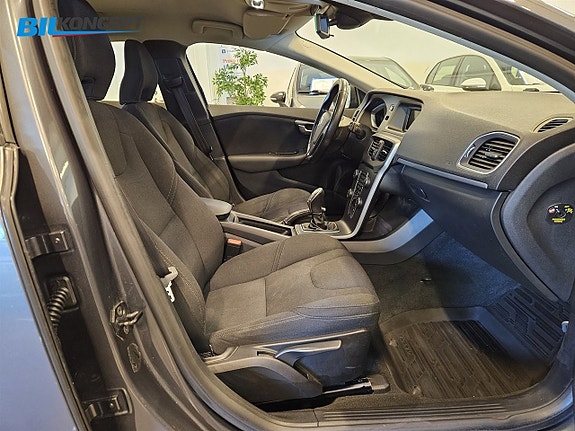 Volvo V40 9 of 18