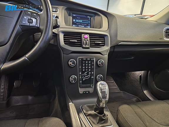 Volvo V40 17 of 18