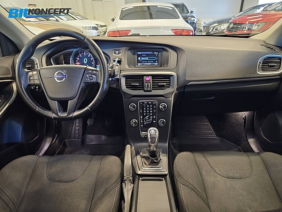 Volvo V40 15 of 18