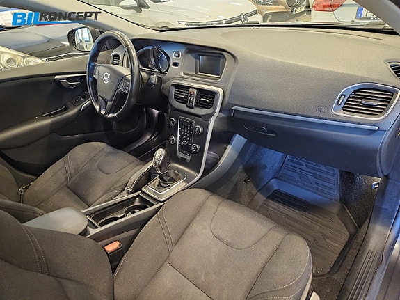 Volvo V40 10 of 18