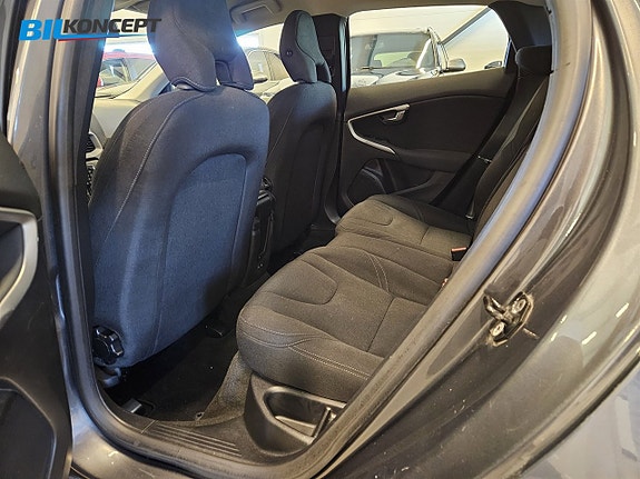 Volvo V40 12 of 18