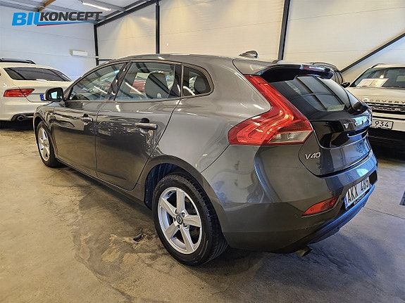 Volvo V40 3 of 18
