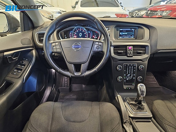 Volvo V40 16 of 18