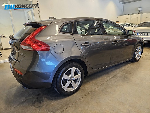 Volvo V40 4 of 18