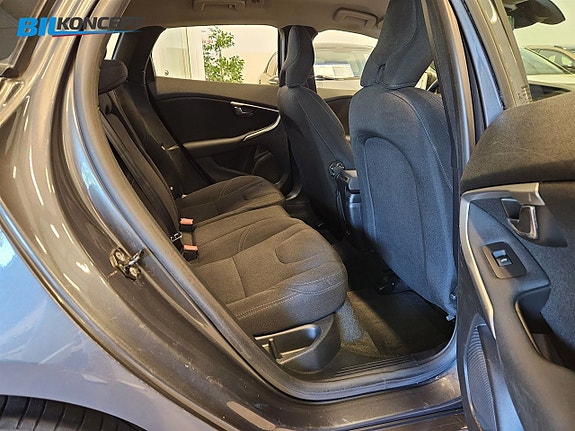 Volvo V40 11 of 18