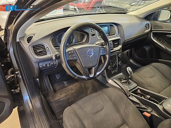 Volvo V40 14 of 18