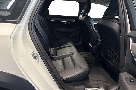 Volvo V90 Cross Country 26 of 27