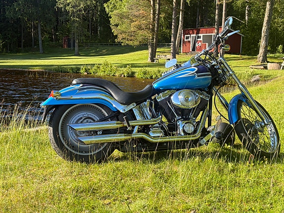 Harley-Davidson Deuce 2 of 6