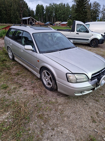 Subaru Legacy 2 of 5