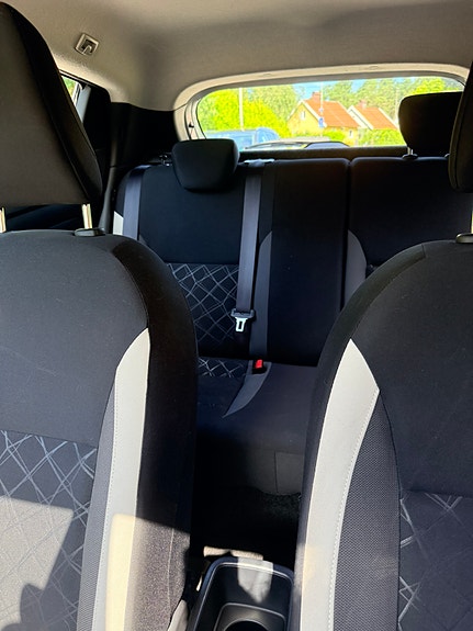Nissan Micra 9 of 17