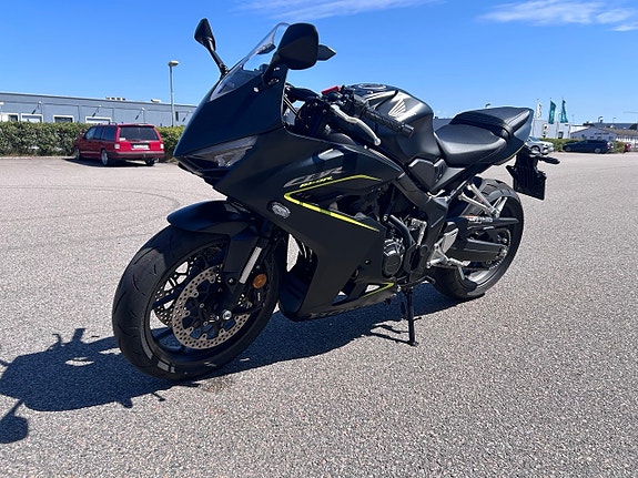 Honda CBR650R E-Clutch ( 76km ) 3 of 6