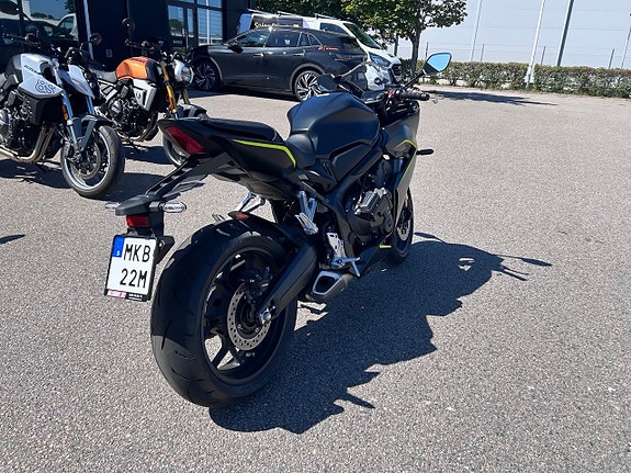 Honda CBR650R E-Clutch ( 76km ) 5 of 6