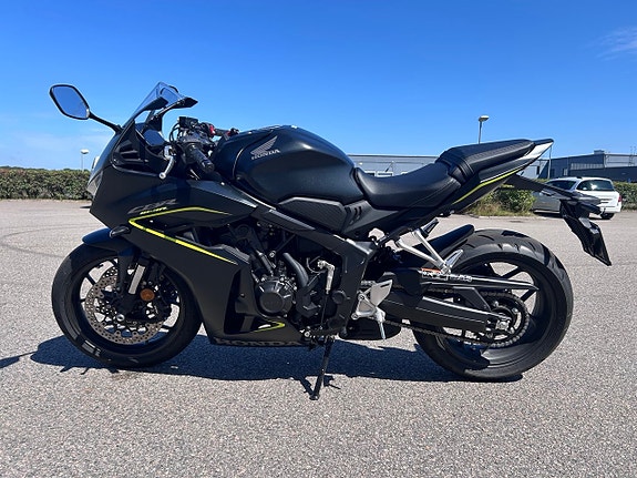 Honda CBR650R E-Clutch ( 76km ) 4 of 6