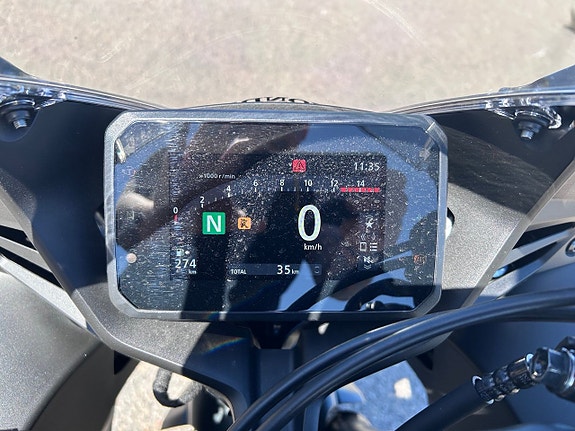 Honda CBR650R E-Clutch ( 76km ) 6 of 6