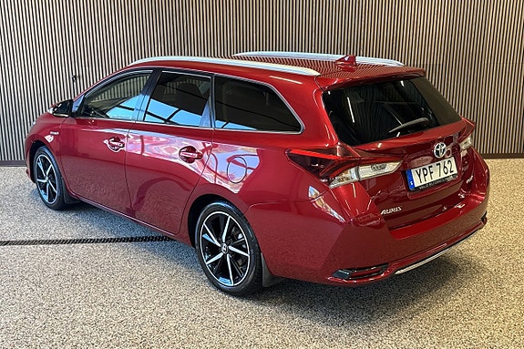 Toyota Auris 3 of 9