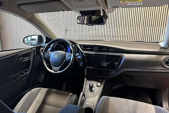 Toyota Auris 6 of 9