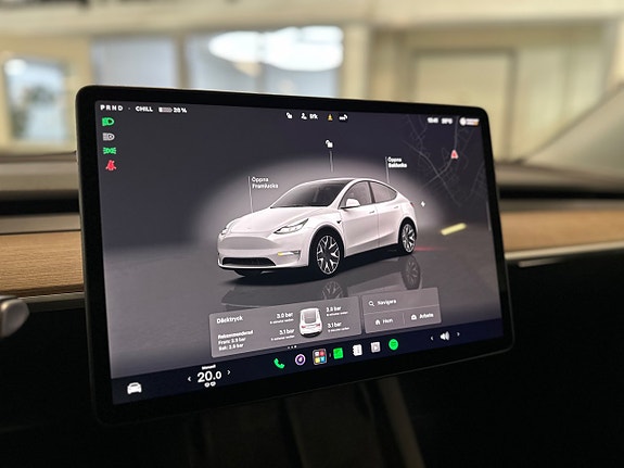 Tesla Model Y 13 of 21