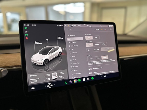 Tesla Model Y 18 of 21