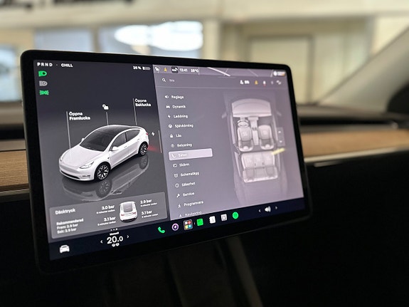 Tesla Model Y 14 of 21