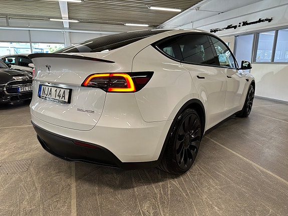 Tesla Model Y 3 of 21